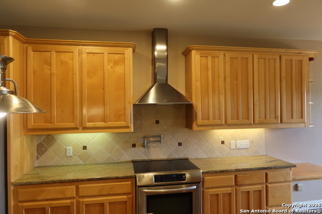 Listing photo id 7 for 178 Spring Creek Cir