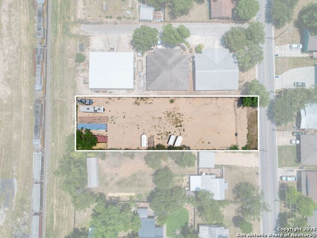 Image 5 of 10 For 243 Torrey Street E