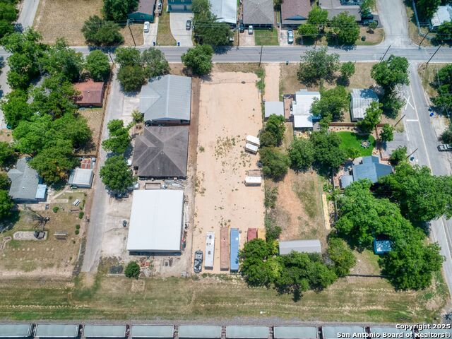 Image 7 of 10 For 243 Torrey Street E