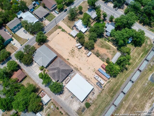 Image 8 of 10 For 243 Torrey Street E