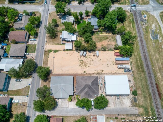 Image 9 of 10 For 243 Torrey Street E