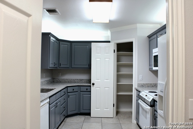 Listing photo id 7 for 1671 Dustin Cade Dr