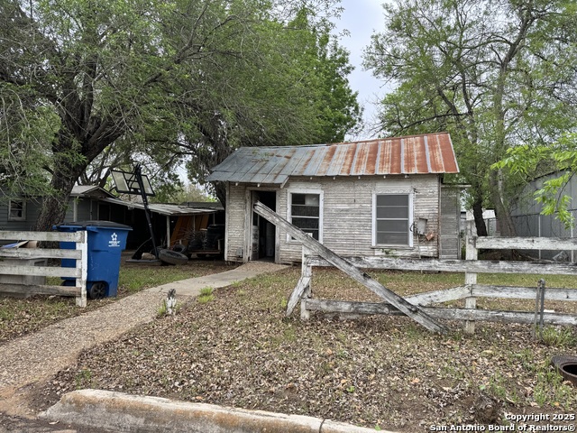 Details for 737 Avenue F, Poteet, TX 78065