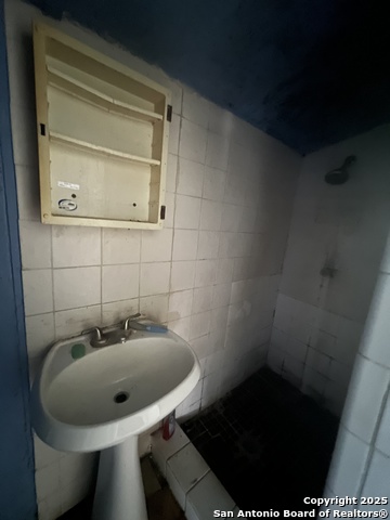 Listing photo id 4 for 436 Pace