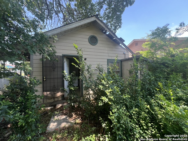Listing photo id 6 for 436 Pace