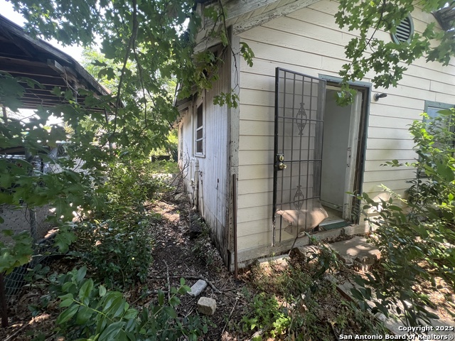 Listing photo id 7 for 436 Pace
