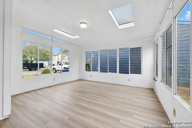 Image 12 of 16 For 9816 Village Briar