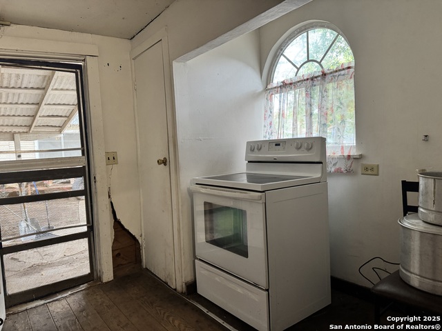 Image 7 of 13 For 749 Avenue F