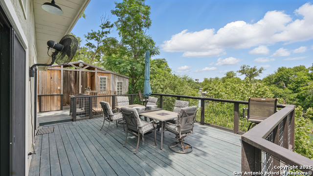 Listing photo id 11 for 1817 Kuehler