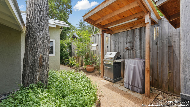 Listing photo id 12 for 1817 Kuehler