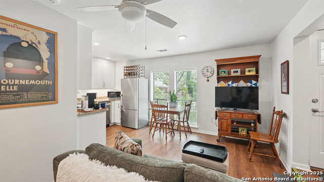 Listing photo id 22 for 1817 Kuehler
