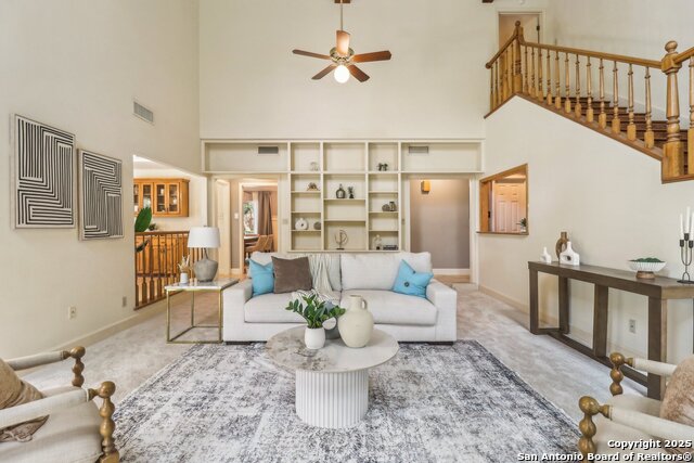 Listing photo id 8 for 15643 Cloud Top