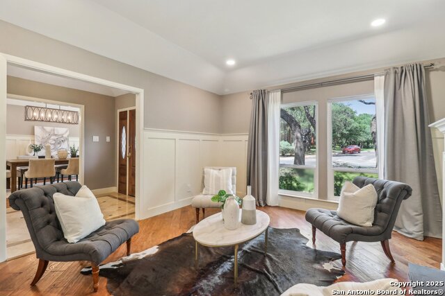Listing photo id 11 for 15643 Cloud Top