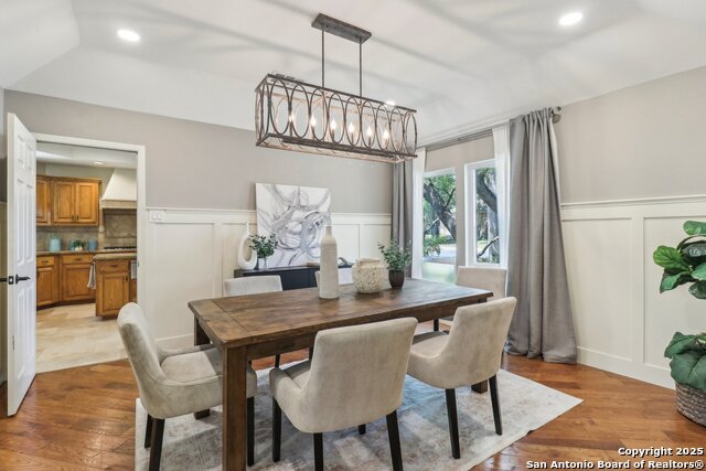 Listing photo id 12 for 15643 Cloud Top