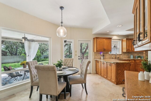 Listing photo id 14 for 15643 Cloud Top