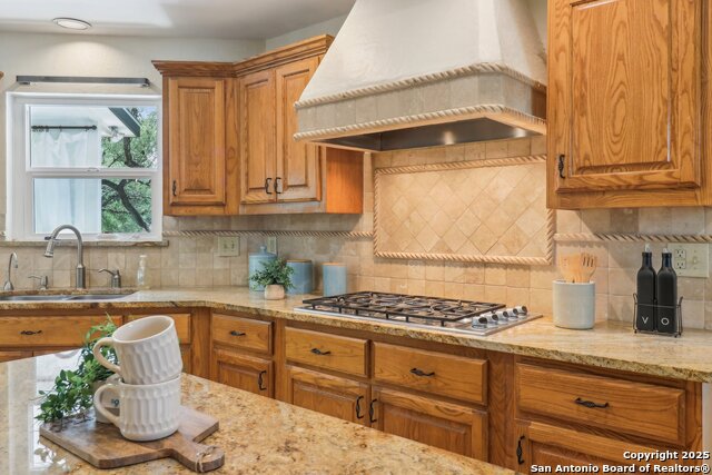 Listing photo id 19 for 15643 Cloud Top