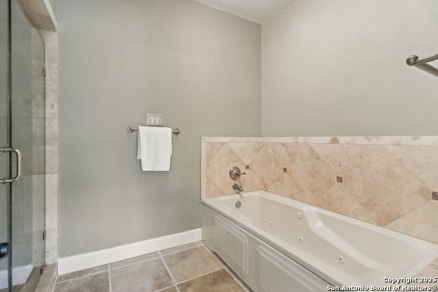 Listing photo id 29 for 15643 Cloud Top