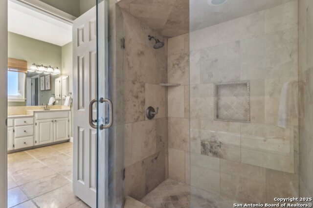 Listing photo id 30 for 15643 Cloud Top