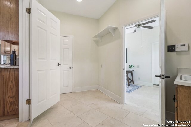 Listing photo id 32 for 15643 Cloud Top