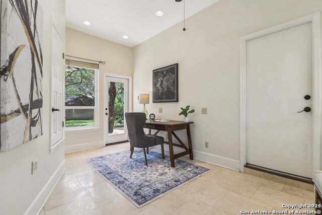 Listing photo id 33 for 15643 Cloud Top