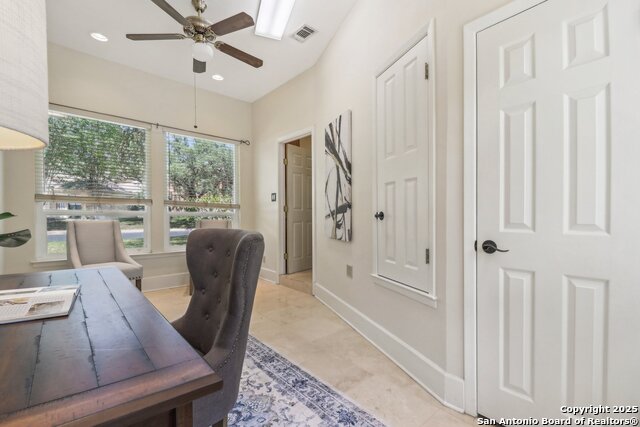 Listing photo id 34 for 15643 Cloud Top