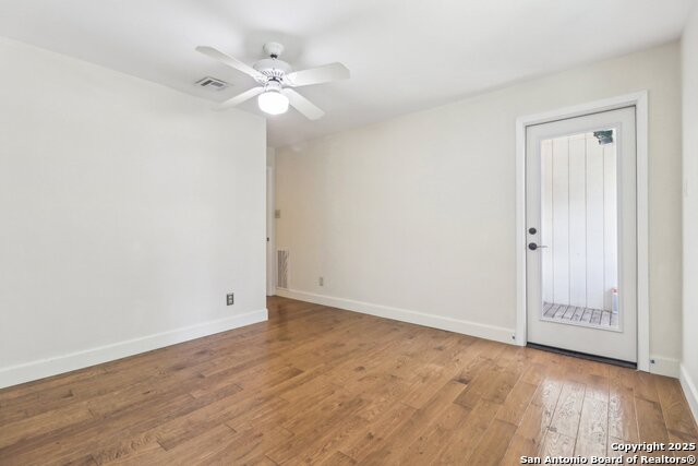 Listing photo id 40 for 15643 Cloud Top
