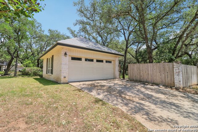 Listing photo id 41 for 15643 Cloud Top