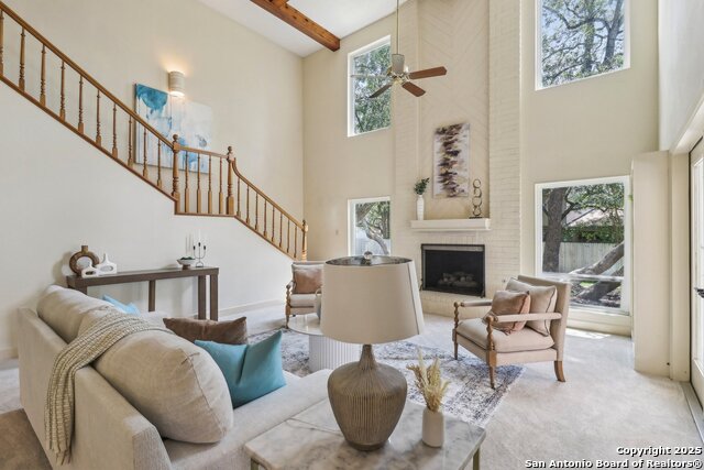 Listing photo id 5 for 15643 Cloud Top