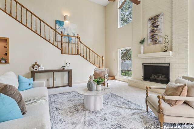 Listing photo id 6 for 15643 Cloud Top