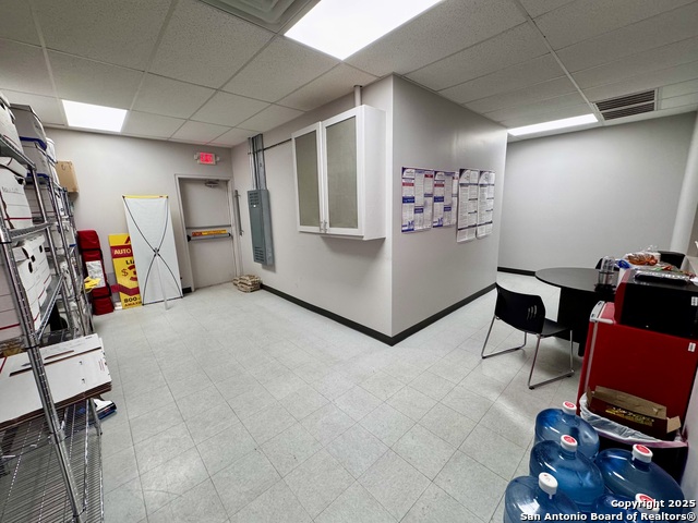 Image 10 of 14 For 2128 Oaklawn W C