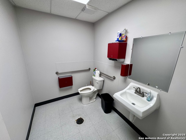 Image 12 of 14 For 2128 Oaklawn W C