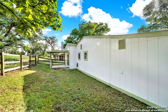 Listing photo id 27 for 222 Valley Oak