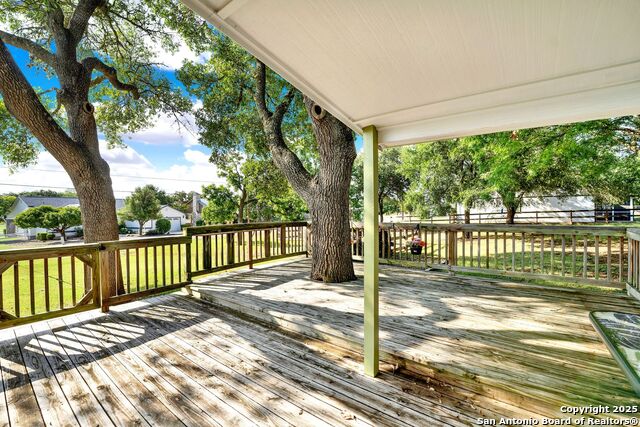 Listing photo id 32 for 222 Valley Oak