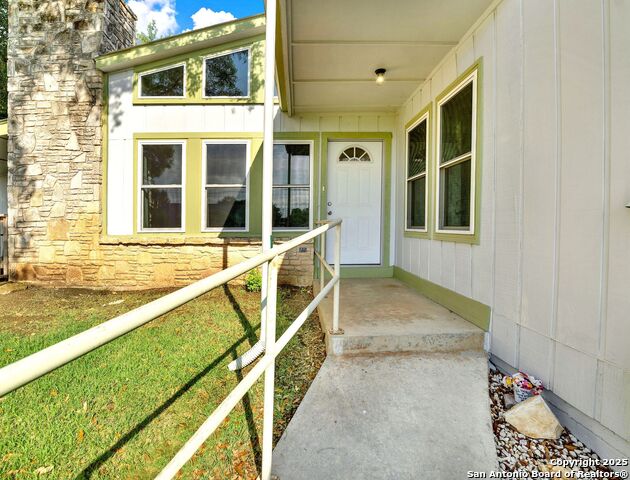 Listing photo id 3 for 222 Valley Oak