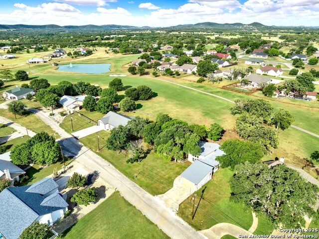 Listing photo id 4 for 222 Valley Oak