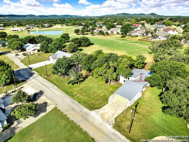 Listing photo id 5 for 222 Valley Oak