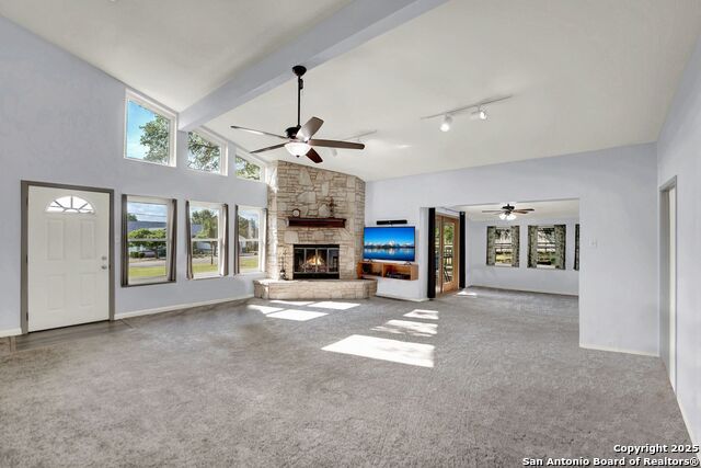 Listing photo id 7 for 222 Valley Oak