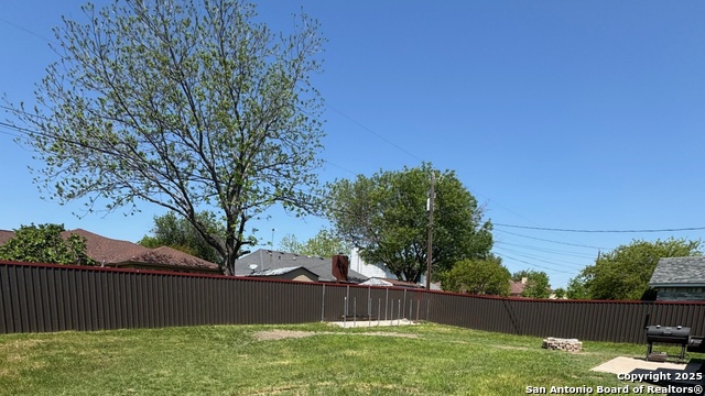 Image 4 of 17 For 1817 Dusk Dr