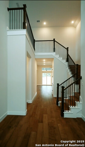 Listing photo id 2 for 2710 Creekside Vw