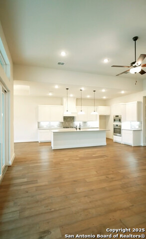 Listing photo id 3 for 2710 Creekside Vw