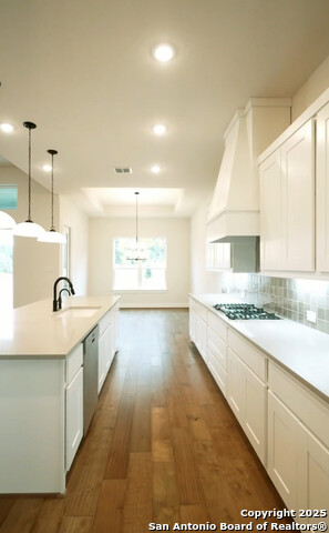 Listing photo id 4 for 2710 Creekside Vw