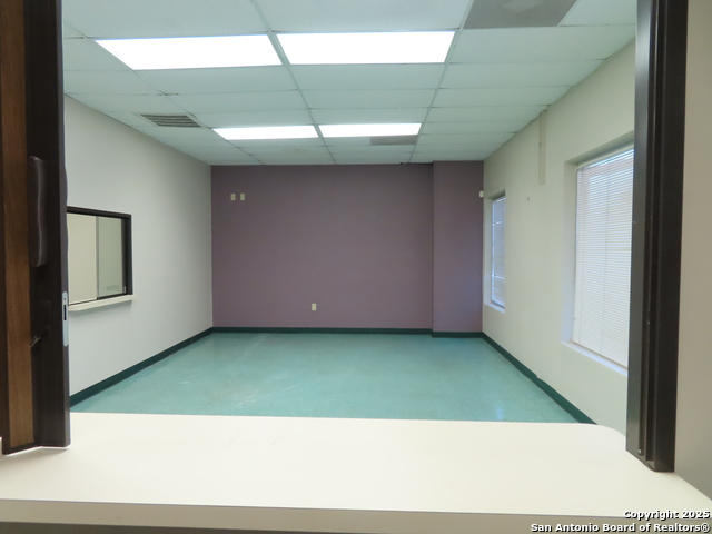 Listing photo id 0 for 2614 Commerce W 200