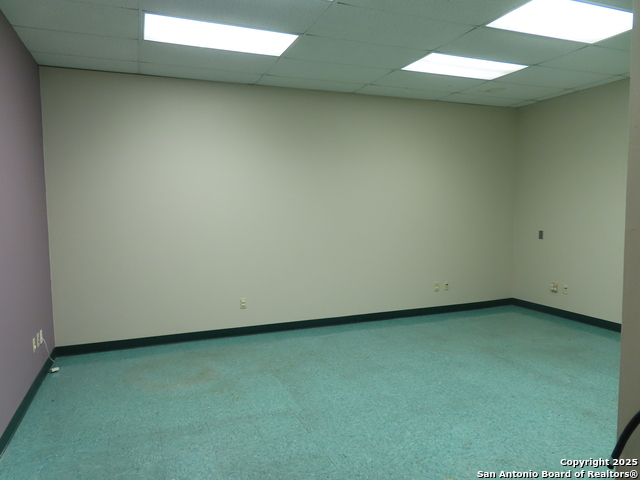 Listing photo id 2 for 2614 Commerce W 200