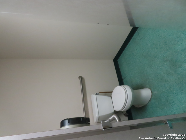 Listing photo id 0 for 2614 Commerce W 300
