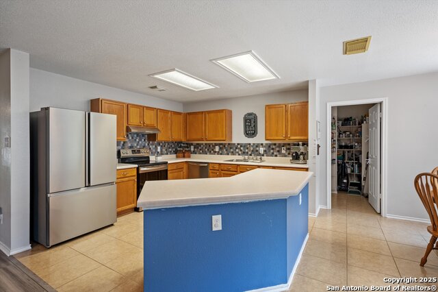 Listing photo id 8 for 2543 Chasefield