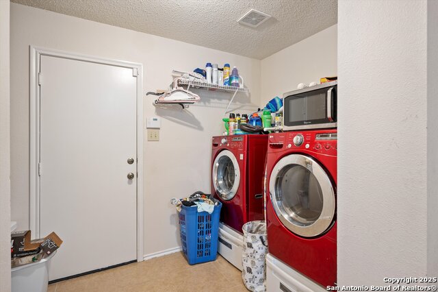 Listing photo id 11 for 2543 Chasefield