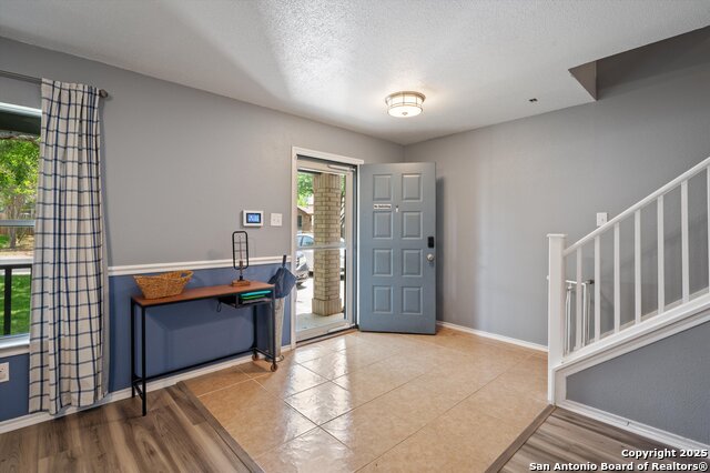 Listing photo id 2 for 2543 Chasefield