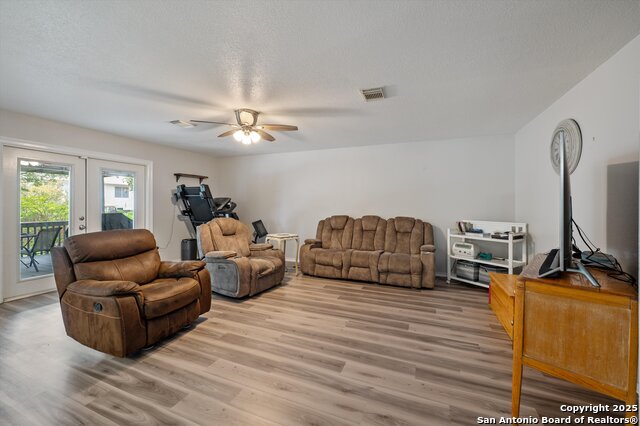 Listing photo id 5 for 2543 Chasefield