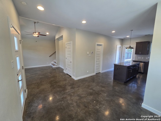Image 15 of 43 For 631 Burleson St