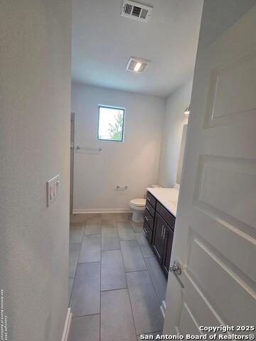 Image 33 of 43 For 631 Burleson St